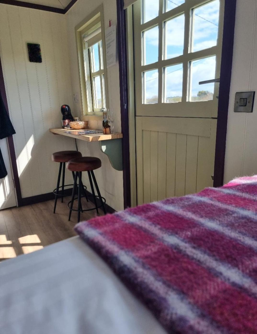 فيلا Wild Meadow Huts دولين المظهر الخارجي الصورة