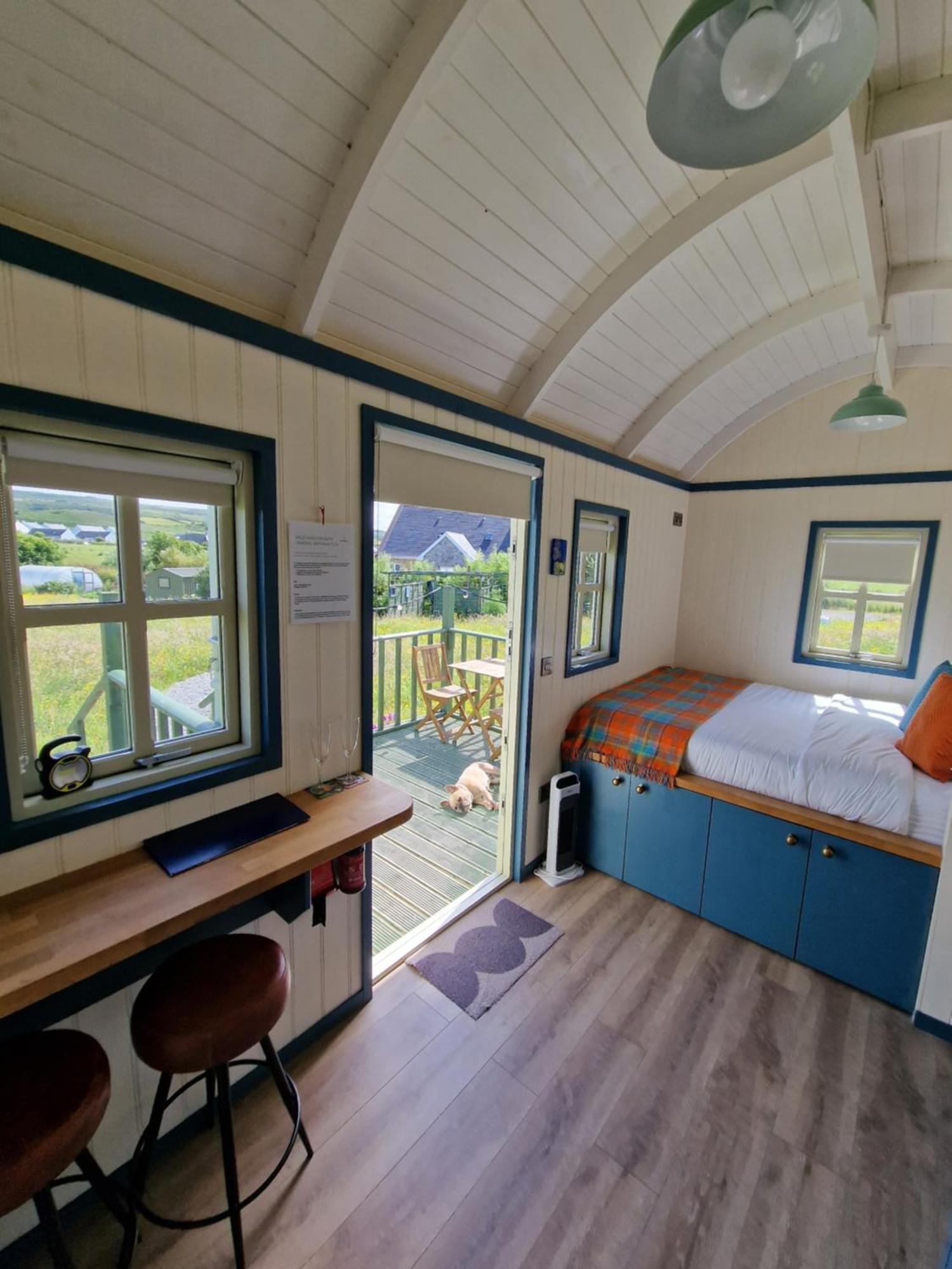 فيلا Wild Meadow Huts دولين المظهر الخارجي الصورة