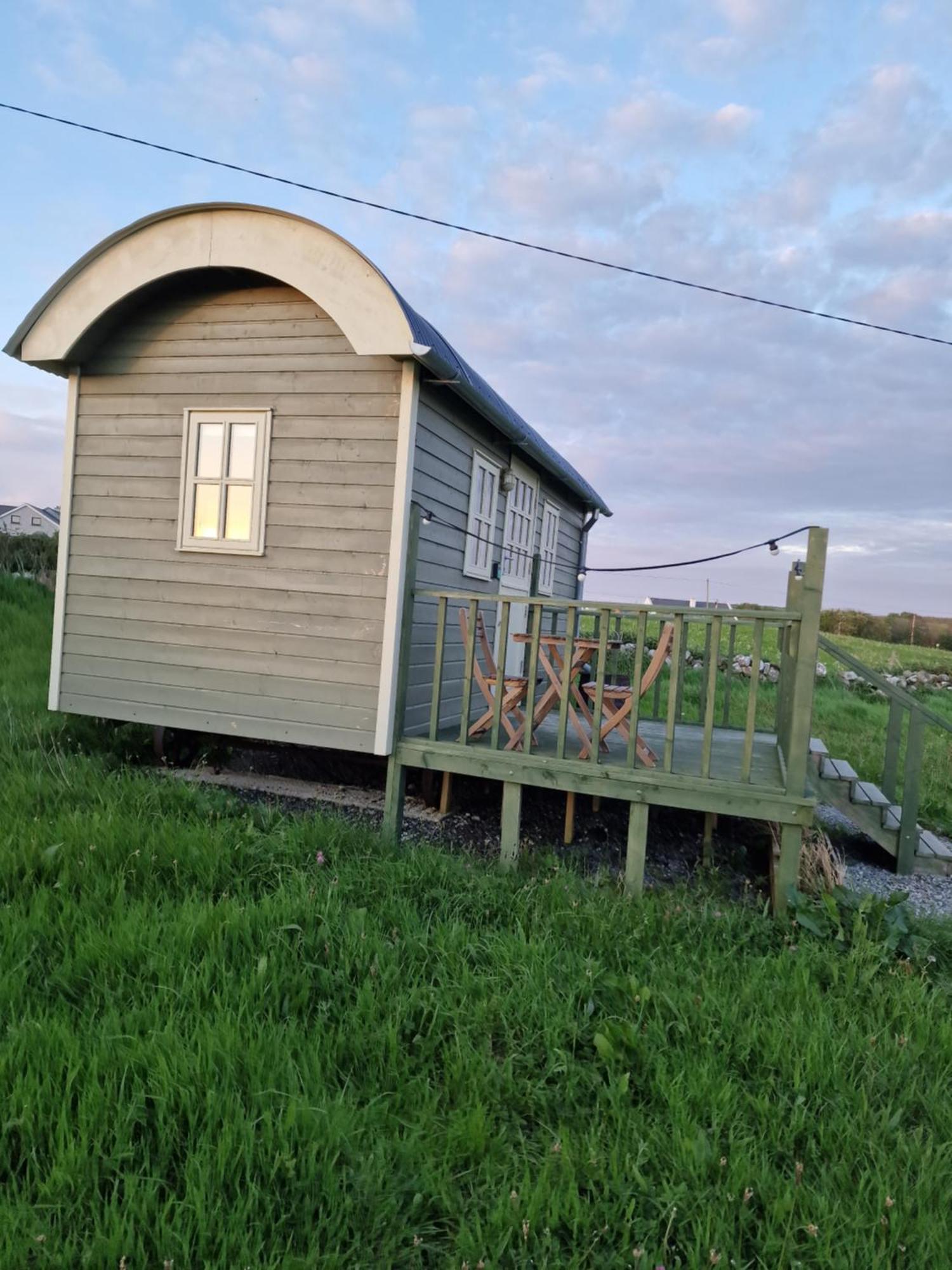 فيلا Wild Meadow Huts دولين المظهر الخارجي الصورة